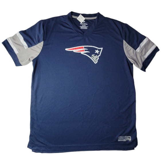 NFL Fanatics New England Patriots V-Neck T-Shirt NEW Men's - Picture 1 of 12